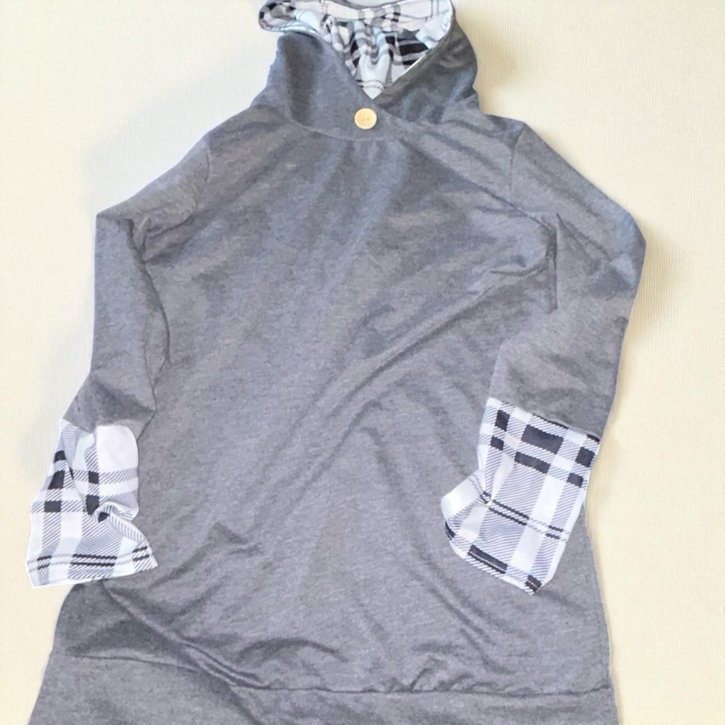 Women’s Gray Plaid Accent Hoodie Sweater Shirt Size M